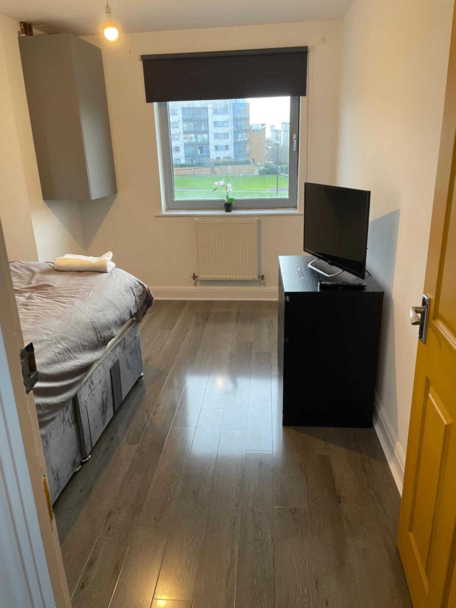 With Shared Kitchen And Living In South East By The Riverside Homestay