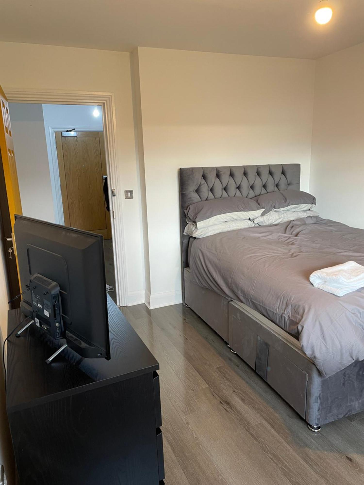 Homestay With Shared Kitchen And Living In South East By The Riverside London